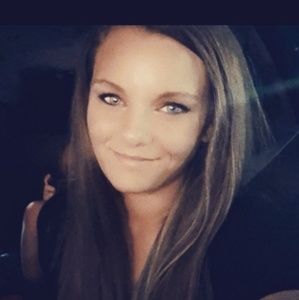 Meet your Posher, Lindsay b.